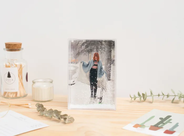 Bloque mágico de metacrilato con el interior de nieve