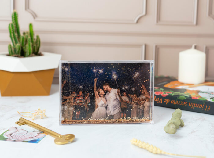 bloque-dorado Bloque de metacrilato relleno con purpurina dorada