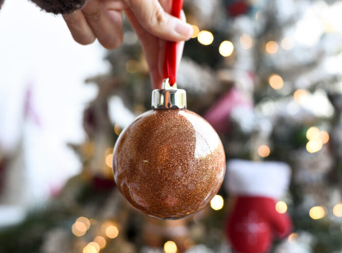 bola navidad purpurina caramelo Bola de Navidad personalizada con una foto y reverso con purpurina color caramelo