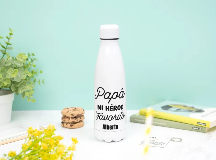 Botella térmica personalizada para papá con la frase “Papá, mi héroe favorito” y su nombre.