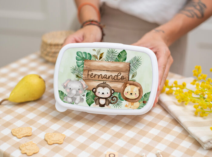 Fiambrera blanca personalizada con diseño de Selva y nombre del niño