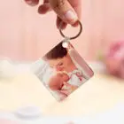 Llavero cuadrado de plástico con la frase "Mi madre es hermosa, hermosa, valiente, buena, brillante, honesta" y una foto en el reverso