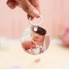 Llavero redondo de plástico con la frase 'Mejor madre del mundo' y una foto en el reverso