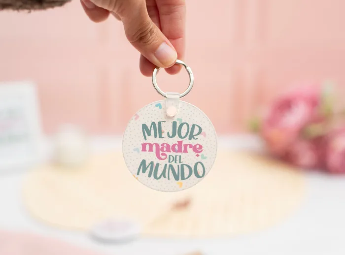 Llavero redondo de plástico con la frase 'Mejor madre del mundo' y una foto en el reverso