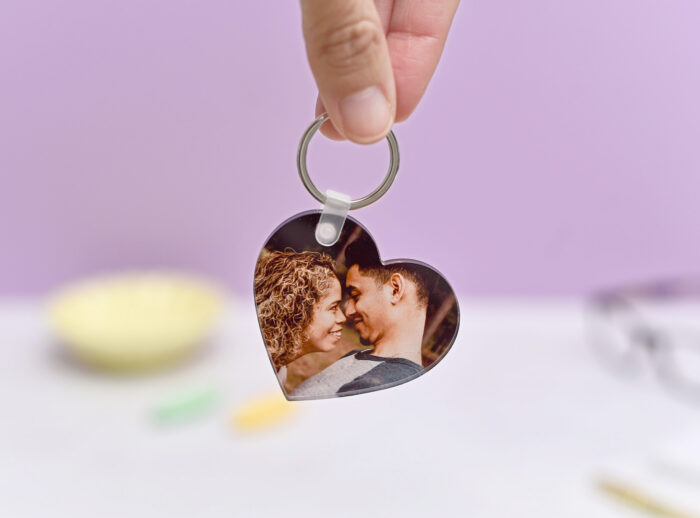 Llavero de metacrilato de corazón de 6x5,5 cm.