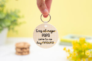 Llavero personalizado redondo de plástico con la inscripción "Papá, como tú, no hay ninguno" en un lado y una foto en el otro.