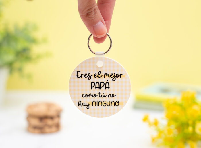 Llavero personalizado redondo de plástico con la inscripción "Papá, como tú, no hay ninguno" en un lado y una foto en el otro.