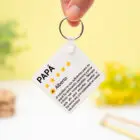 Llavero personalizado cuadrado de plástico con el diseño de una "Reseña de Papá" en un lado y una foto en el otro.