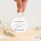 Llavero redondo personalizado con código Spotify, título de la canción y nombre del artista en un lado, y una imagen personalizada en el otro.