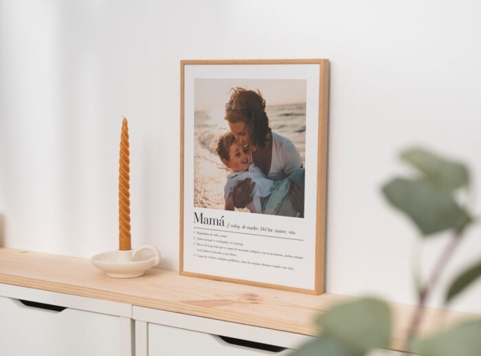 Marco con foto y significado de mamá en color roble
