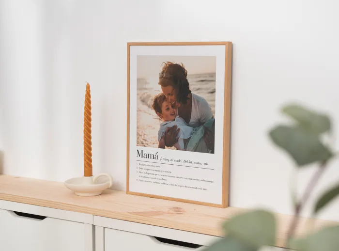 Marco con foto y significado de mamá en color roble
