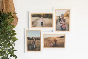 Marco múltiple estilo nórdico para 4 fotos en tamaño 10x15 cm. con tonos blancos y madera natural