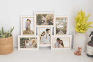 Marco múltiple modelo Nordic para 6 fotos. En color blanco y madera natural