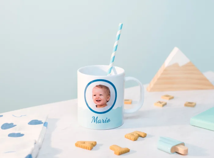 Tazas de plástico infantil personalizada con diseño de tiburón para poner nombre y foto