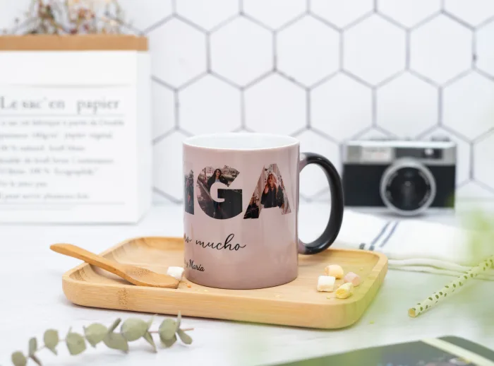 Taza en color negro que al verter un líquido caliente en el interior... ¡Sorpresa! el color negro desaparece gradualmente y deja ver tu foto favorita.