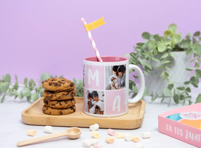Taza collage personalizada con 4 fotos y el texto 'Mamá