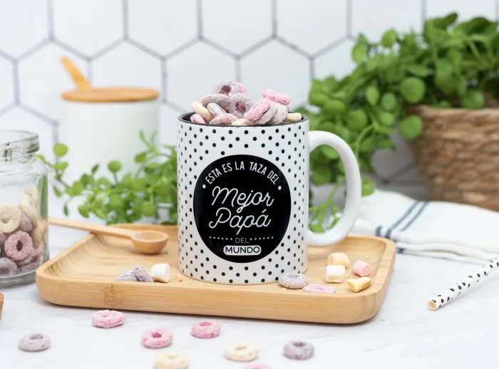 Taza personalizada con mensaje "Taza del mejor papá". Personalización con el nombre que elijas disponible.