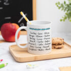 Taza personalizada para profesores con curso y nombres de los niños en el reverso