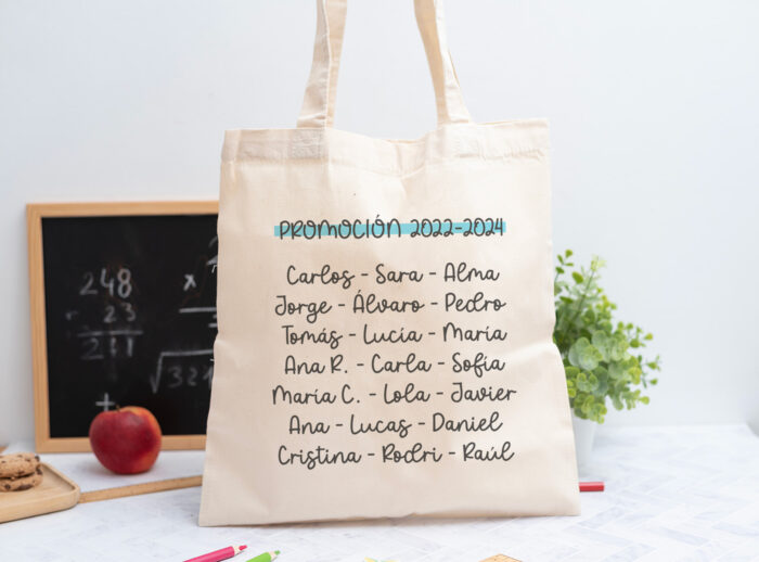 Tote bag personalizada para profesores con curso y nombres de los niños en el reverso